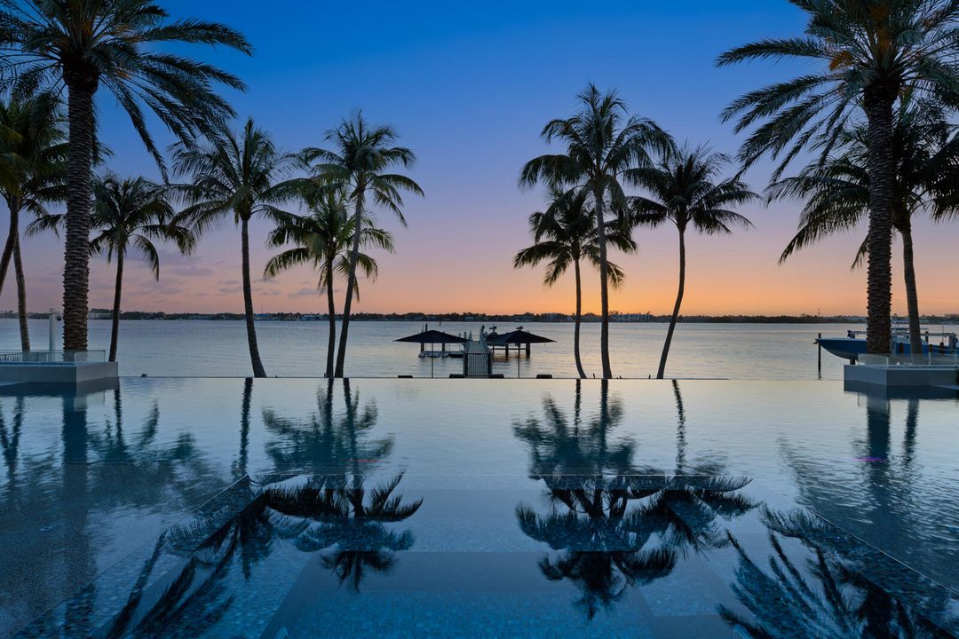 合同活跃: $84,888,000 (6 贝兹, 9 浴室, 16582 平方英尺)