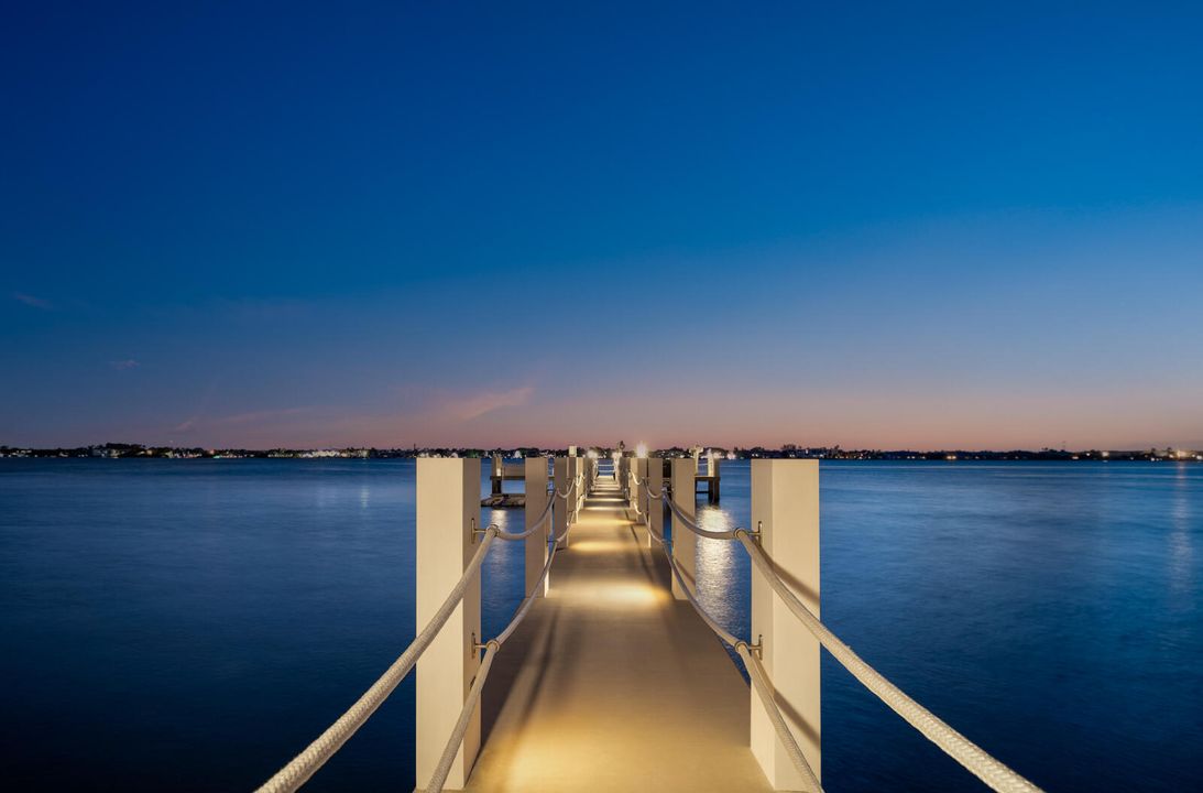 合同活跃: $84,888,000 (6 贝兹, 9 浴室, 16582 平方英尺)