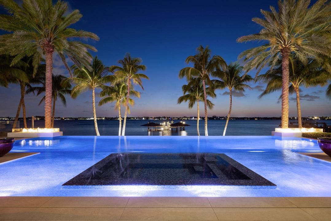 合同活跃: $84,888,000 (6 贝兹, 9 浴室, 16582 平方英尺)