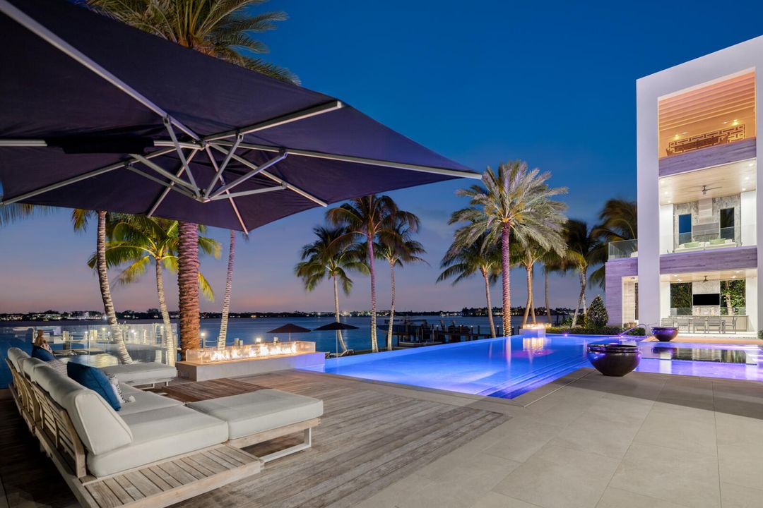 合同活跃: $84,888,000 (6 贝兹, 9 浴室, 16582 平方英尺)