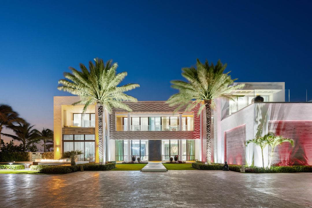 合同活跃: $84,888,000 (6 贝兹, 9 浴室, 16582 平方英尺)