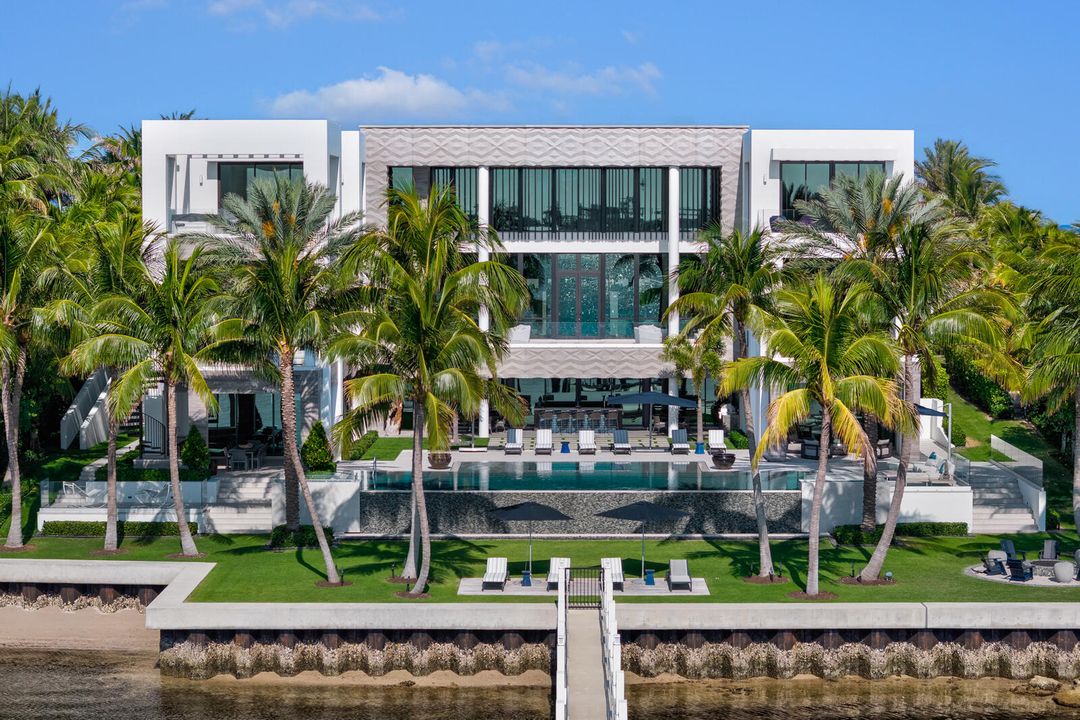 合同活跃: $84,888,000 (6 贝兹, 9 浴室, 16582 平方英尺)