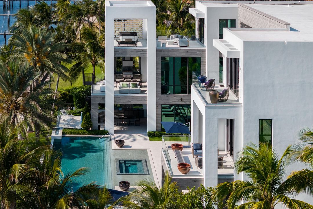 合同活跃: $84,888,000 (6 贝兹, 9 浴室, 16582 平方英尺)