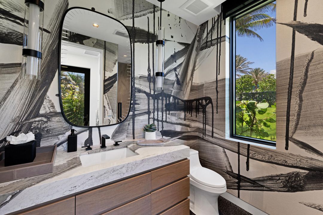 合同活跃: $84,888,000 (6 贝兹, 9 浴室, 16582 平方英尺)