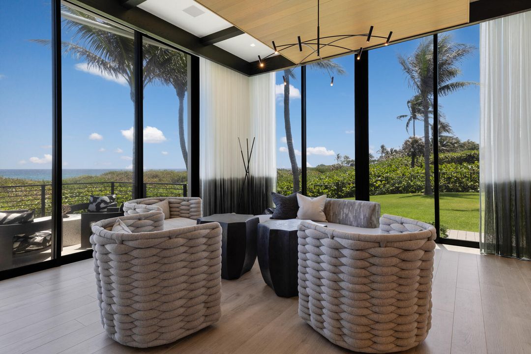 合同活跃: $84,888,000 (6 贝兹, 9 浴室, 16582 平方英尺)