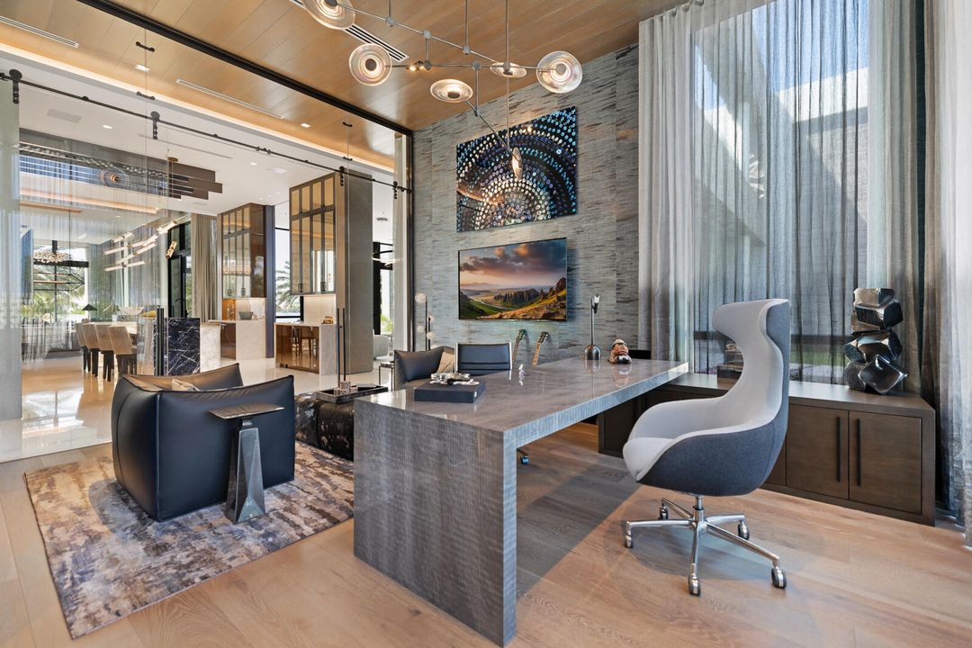 合同活跃: $84,888,000 (6 贝兹, 9 浴室, 16582 平方英尺)