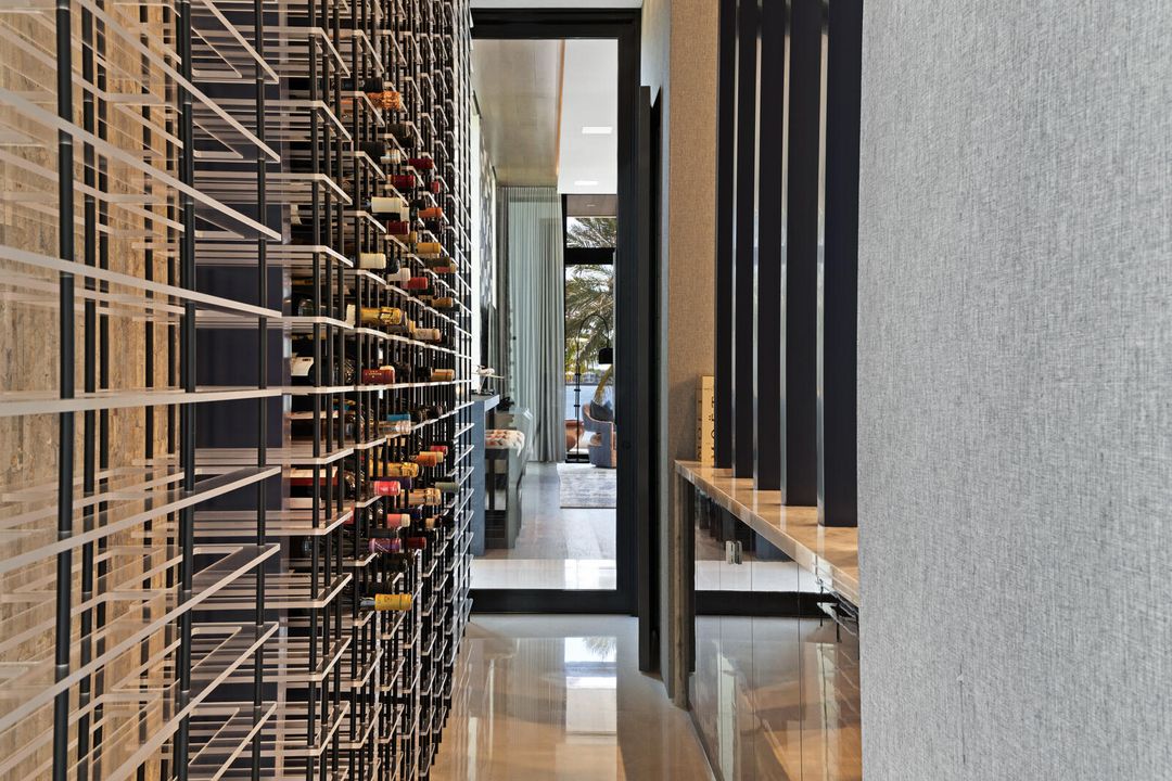 合同活跃: $84,888,000 (6 贝兹, 9 浴室, 16582 平方英尺)