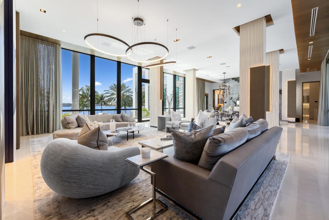 合同活跃: $84,888,000 (6 贝兹, 9 浴室, 16582 平方英尺)