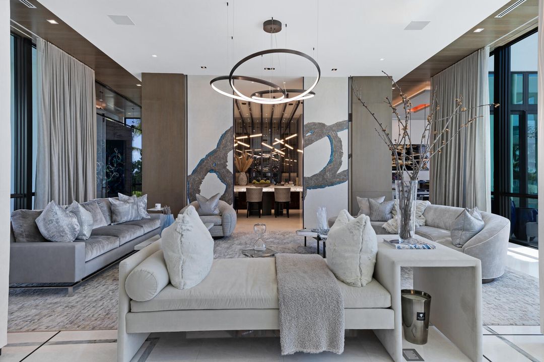 合同活跃: $84,888,000 (6 贝兹, 9 浴室, 16582 平方英尺)