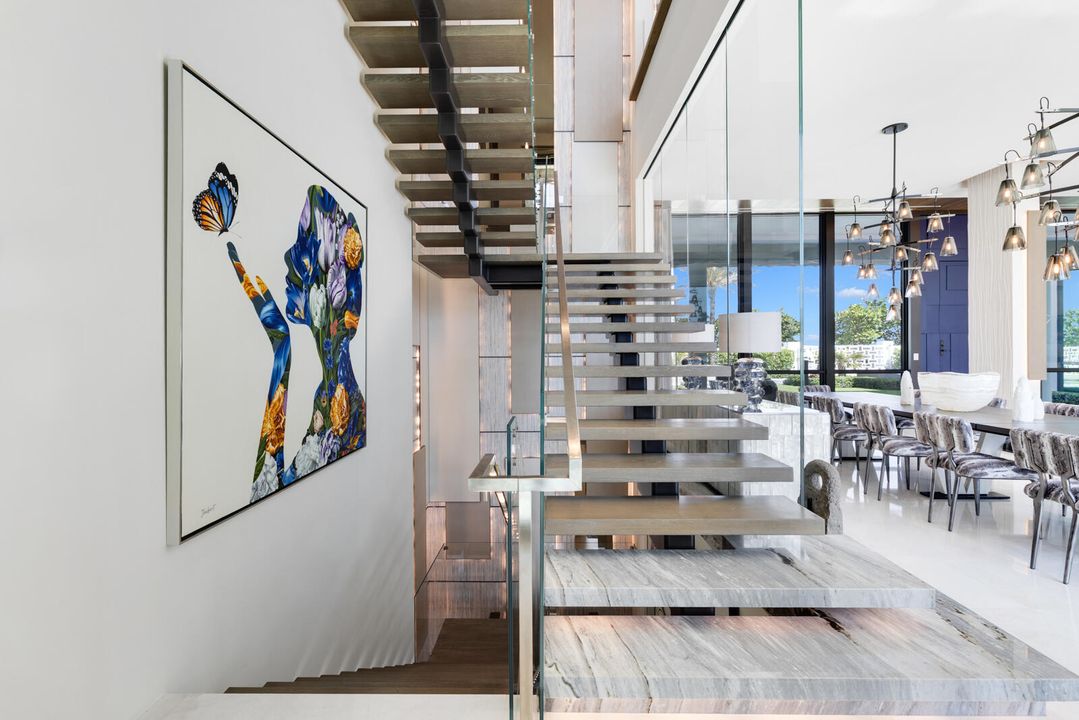 合同活跃: $84,888,000 (6 贝兹, 9 浴室, 16582 平方英尺)