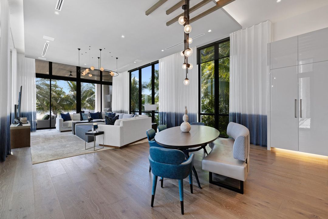 合同活跃: $84,888,000 (6 贝兹, 9 浴室, 16582 平方英尺)