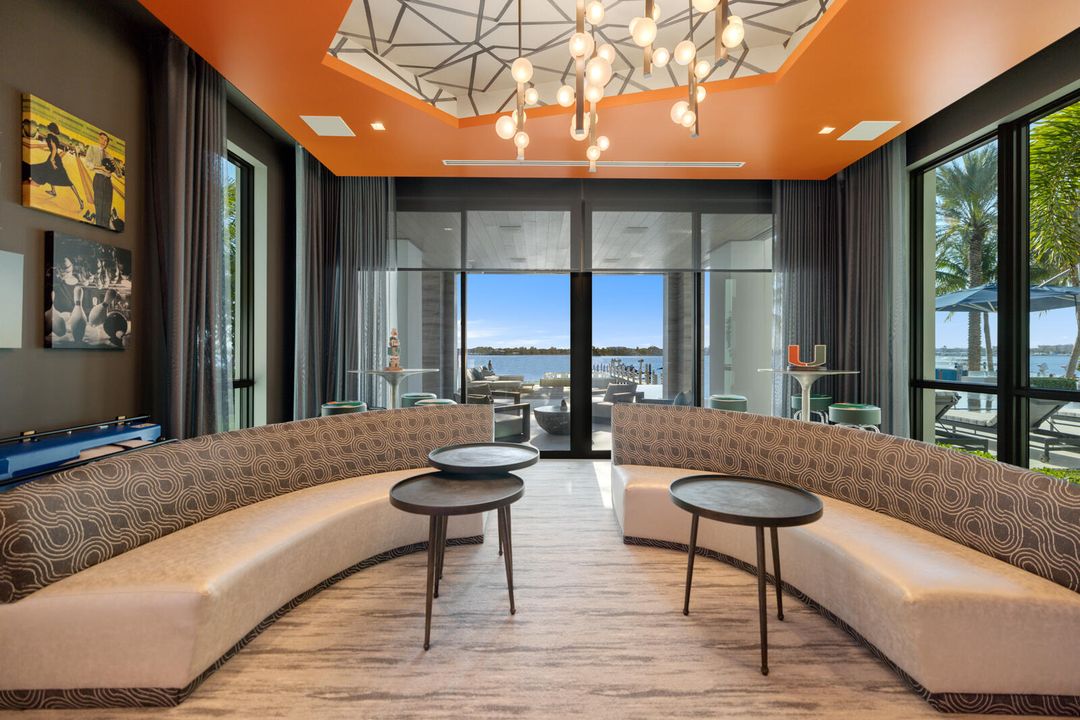 合同活跃: $84,888,000 (6 贝兹, 9 浴室, 16582 平方英尺)