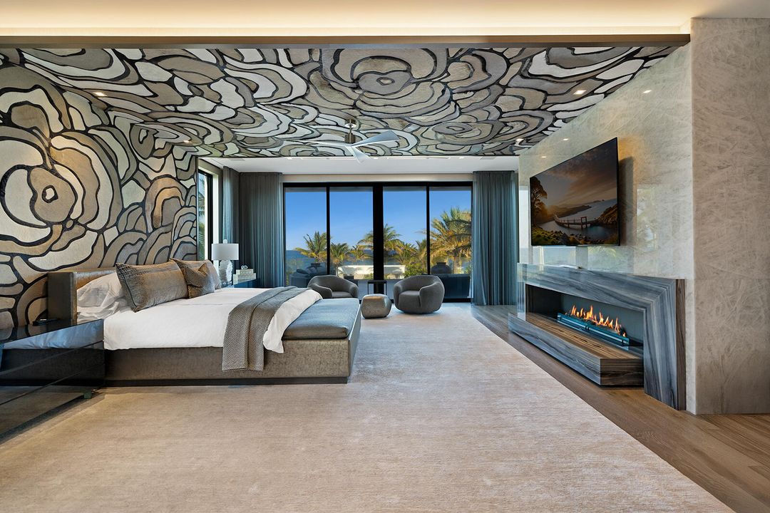 合同活跃: $84,888,000 (6 贝兹, 9 浴室, 16582 平方英尺)