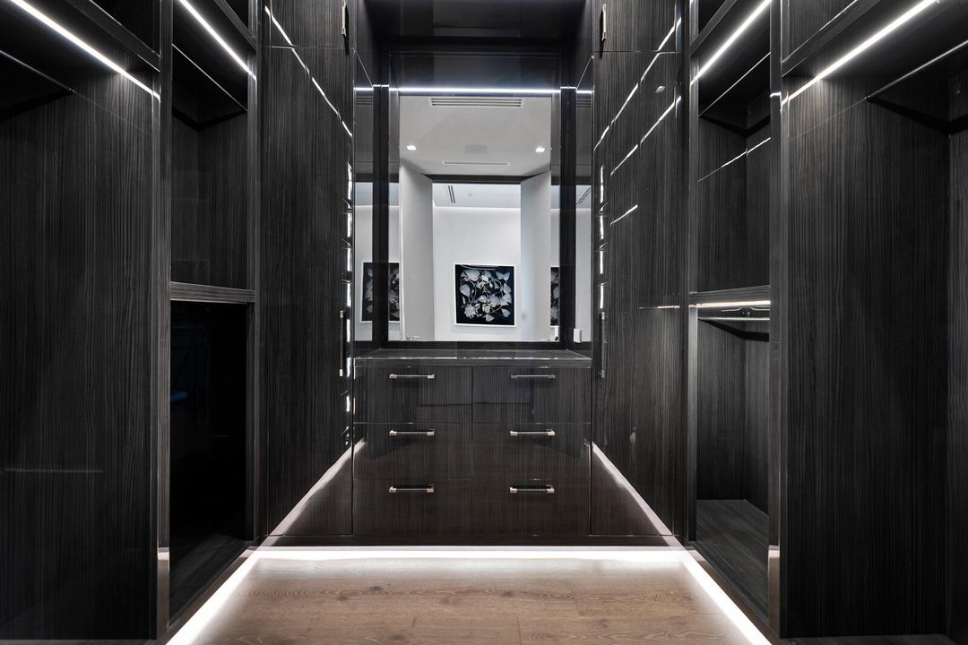 合同活跃: $84,888,000 (6 贝兹, 9 浴室, 16582 平方英尺)