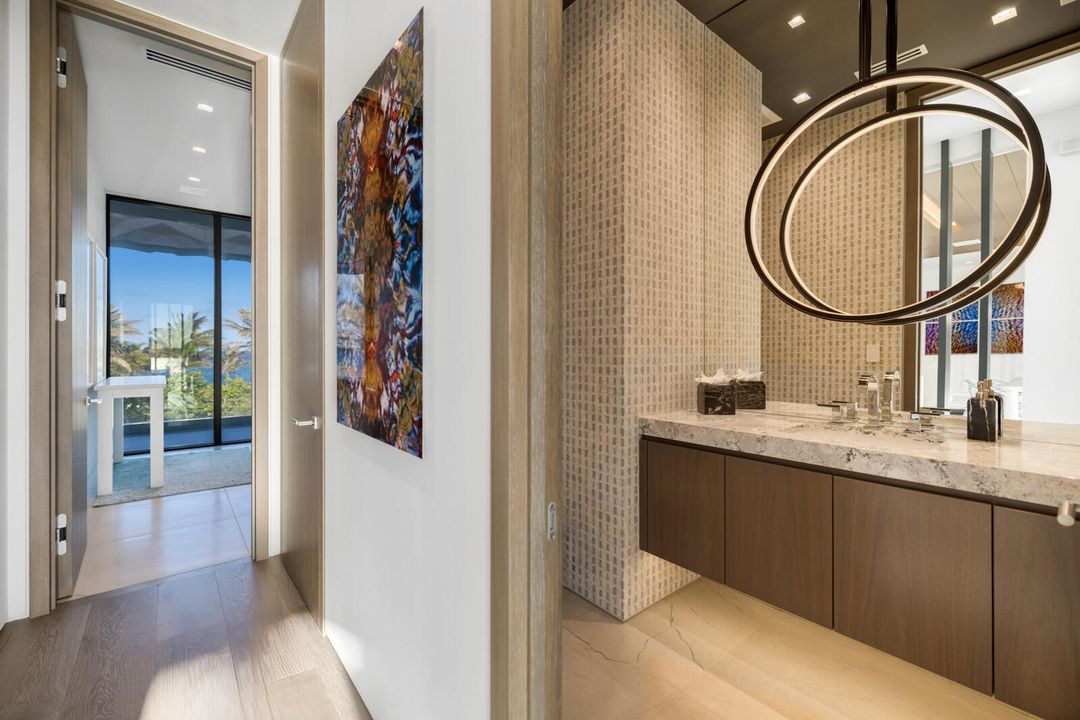 合同活跃: $84,888,000 (6 贝兹, 9 浴室, 16582 平方英尺)