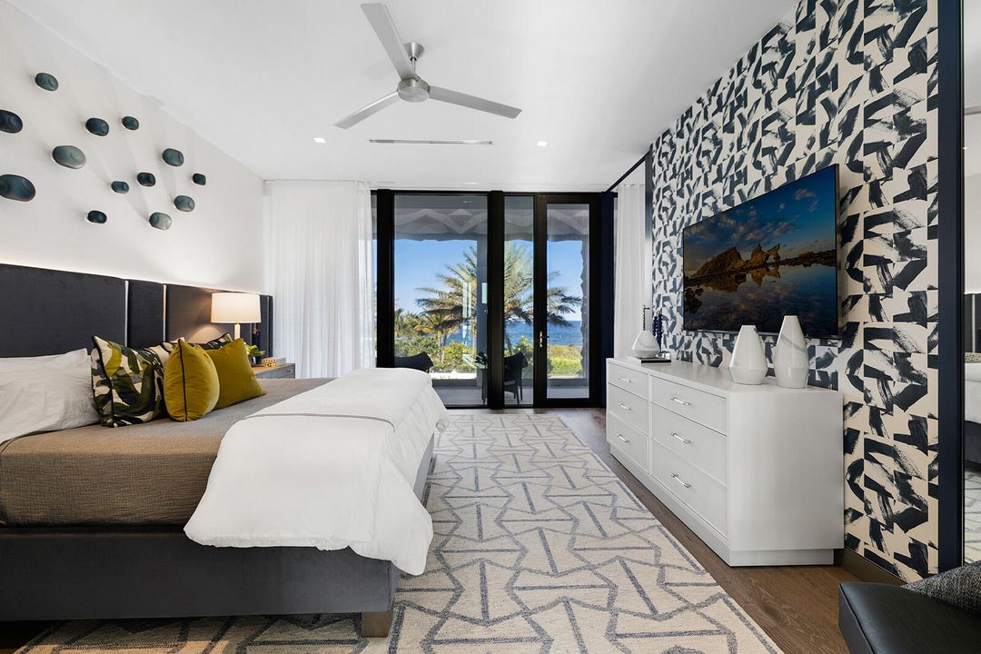 合同活跃: $84,888,000 (6 贝兹, 9 浴室, 16582 平方英尺)