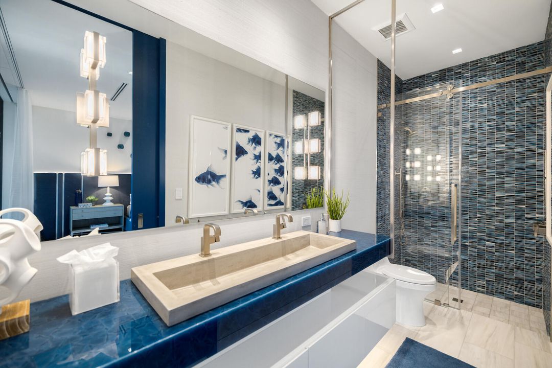 合同活跃: $84,888,000 (6 贝兹, 9 浴室, 16582 平方英尺)