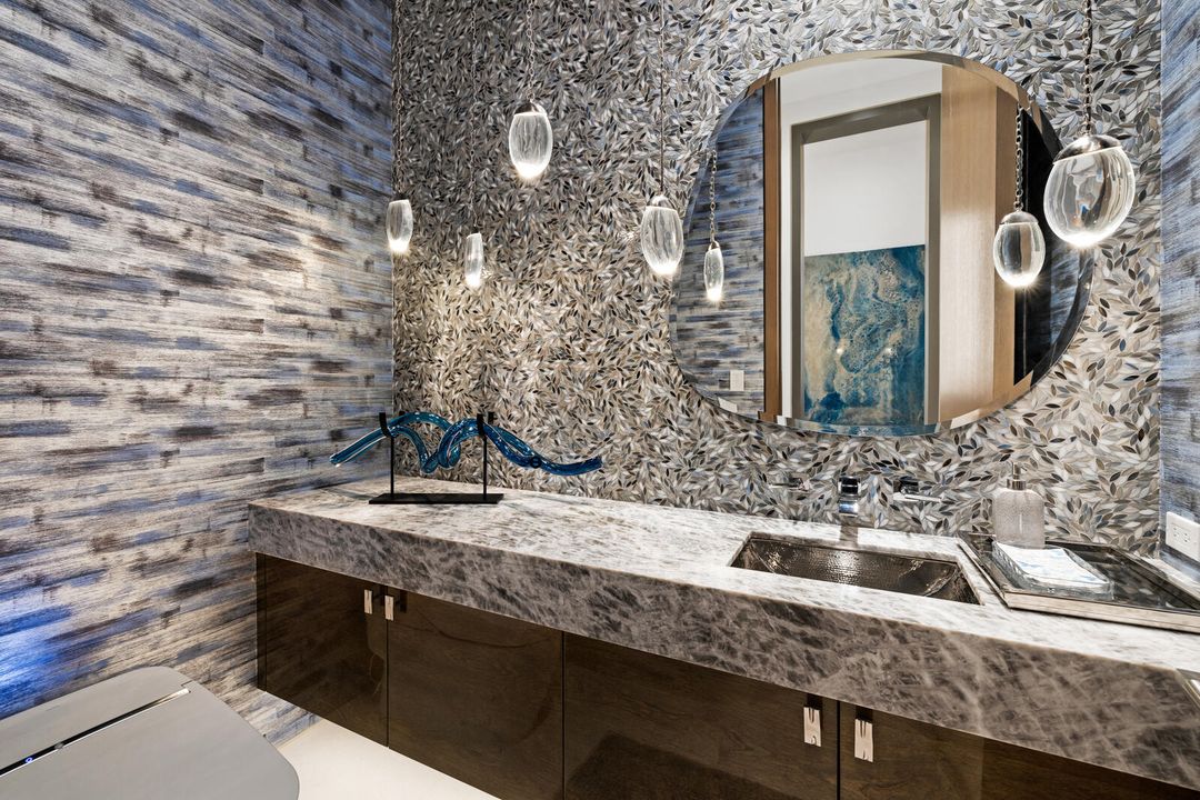 合同活跃: $84,888,000 (6 贝兹, 9 浴室, 16582 平方英尺)