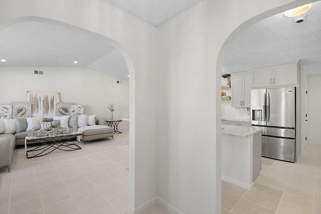 Под контрактом: $385,000 (3 спален, 2 ванн, 1819 Квадратных фут)