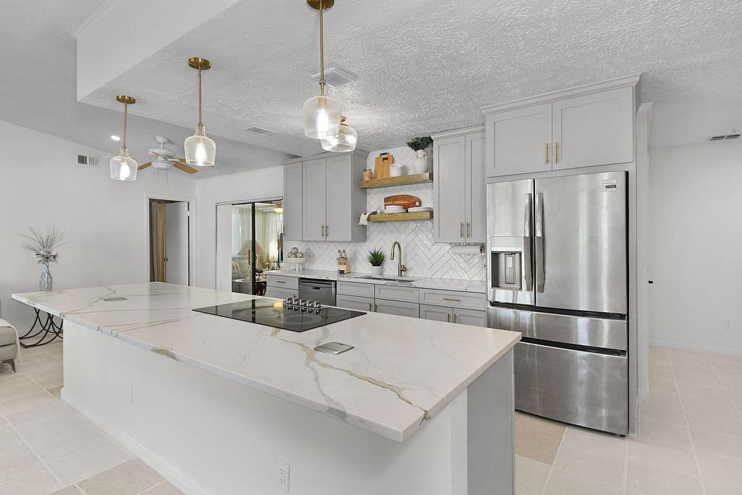 Под контрактом: $385,000 (3 спален, 2 ванн, 1819 Квадратных фут)