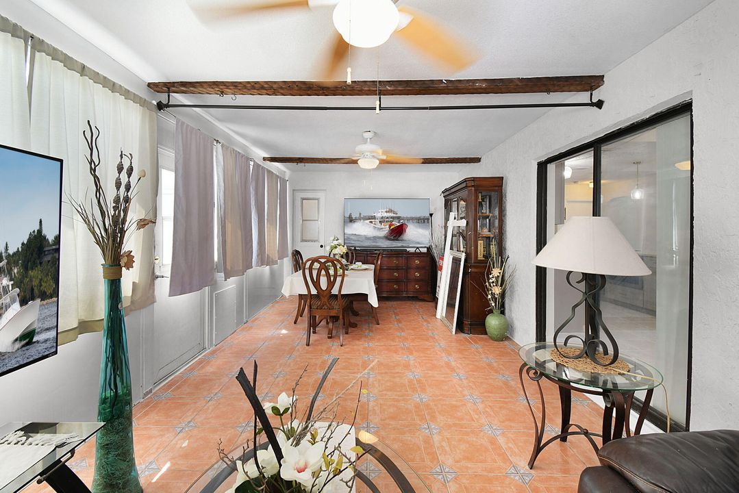 Под контрактом: $385,000 (3 спален, 2 ванн, 1819 Квадратных фут)