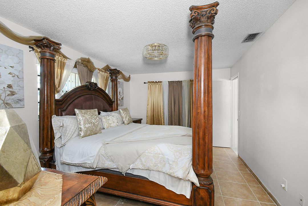 Под контрактом: $385,000 (3 спален, 2 ванн, 1819 Квадратных фут)