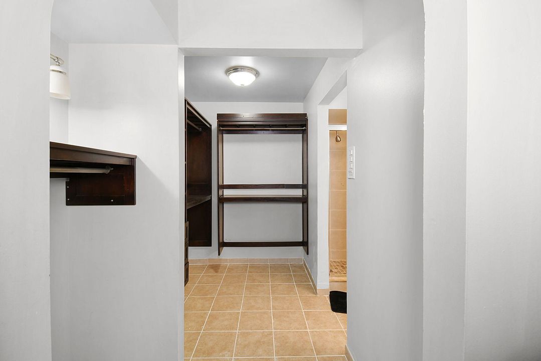 Под контрактом: $385,000 (3 спален, 2 ванн, 1819 Квадратных фут)