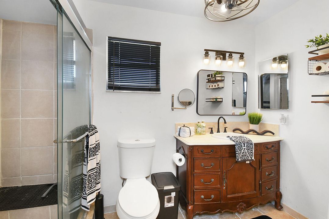 Под контрактом: $385,000 (3 спален, 2 ванн, 1819 Квадратных фут)