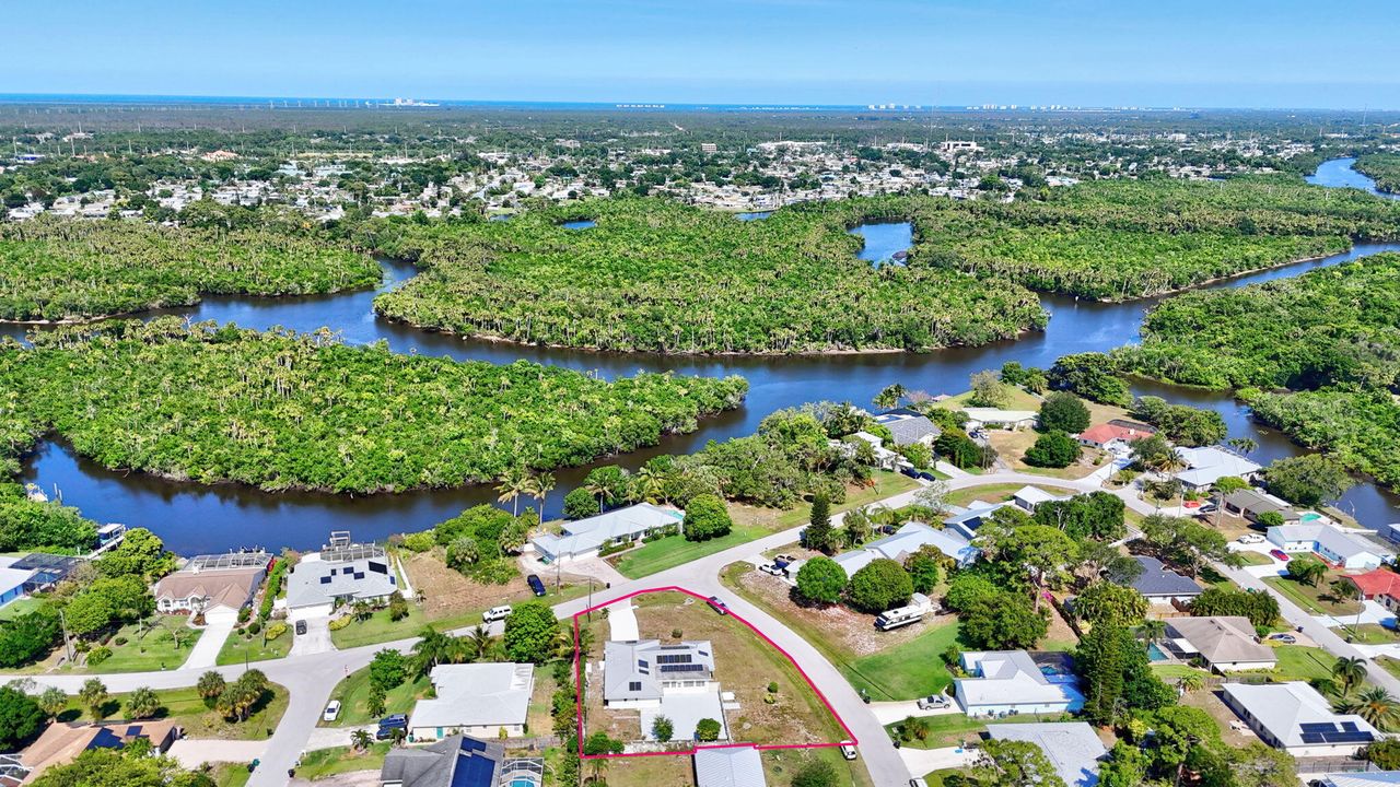 Под контрактом: $385,000 (3 спален, 2 ванн, 1819 Квадратных фут)