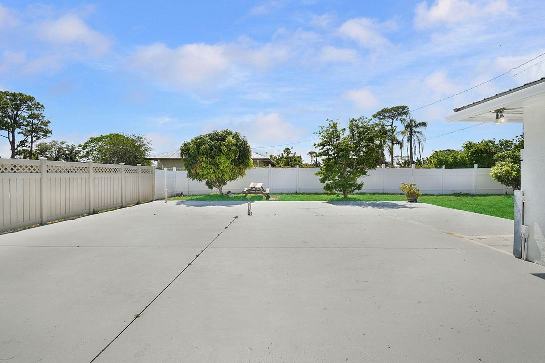 Под контрактом: $385,000 (3 спален, 2 ванн, 1819 Квадратных фут)