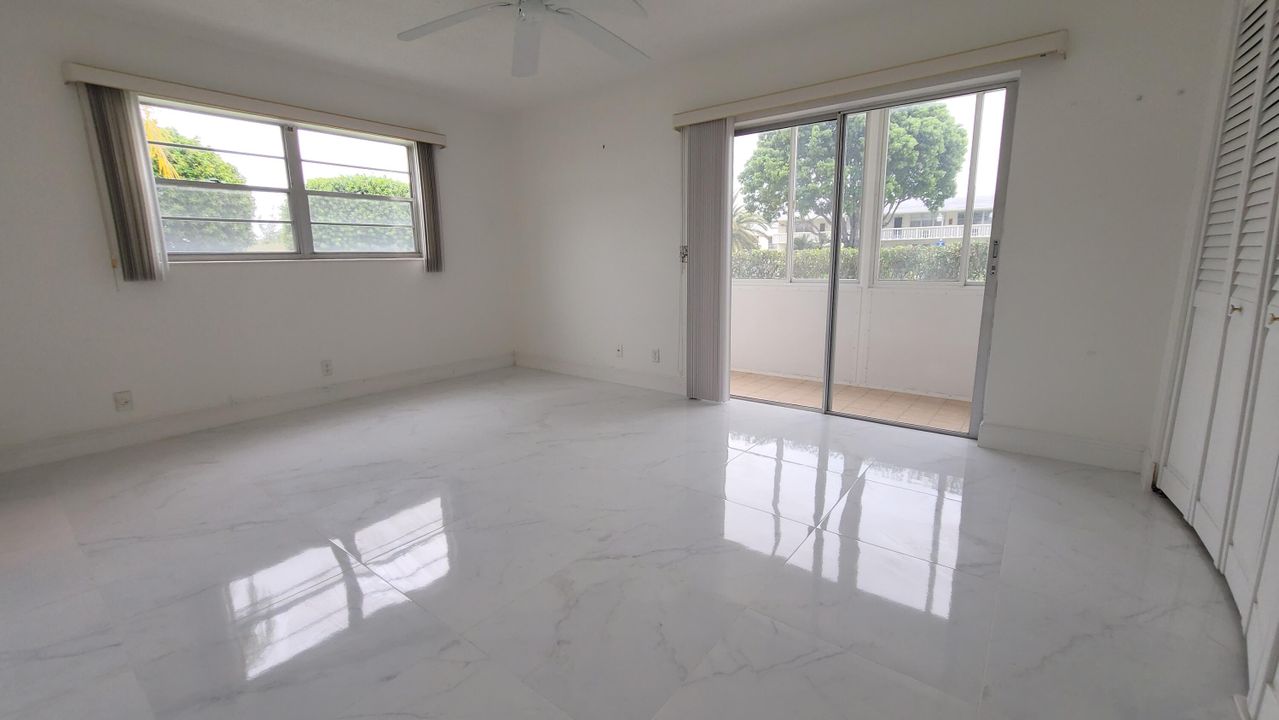 待售: $79,900 (1 贝兹, 1 浴室, 702 平方英尺)