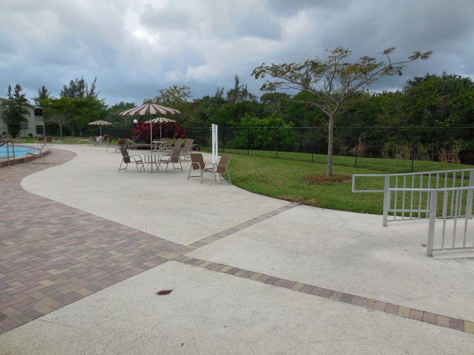 待售: $79,900 (1 贝兹, 1 浴室, 702 平方英尺)