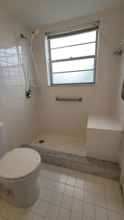 待售: $79,900 (1 贝兹, 1 浴室, 702 平方英尺)