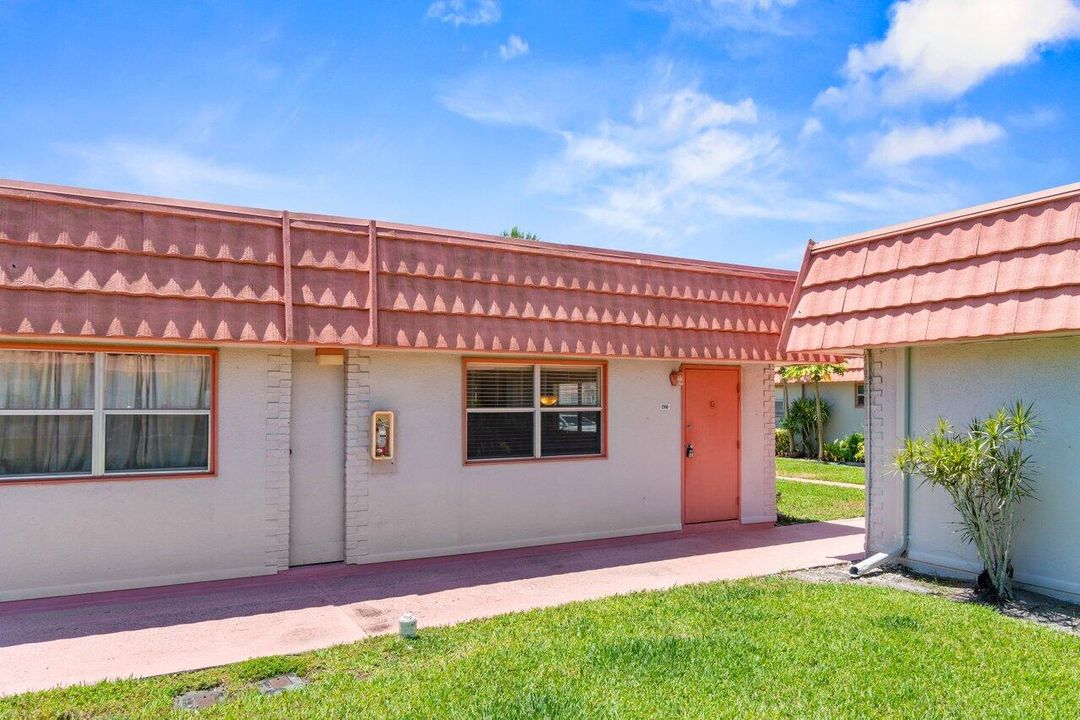 For Sale: $75,000 (1 beds, 1 baths, 720 Square Feet)