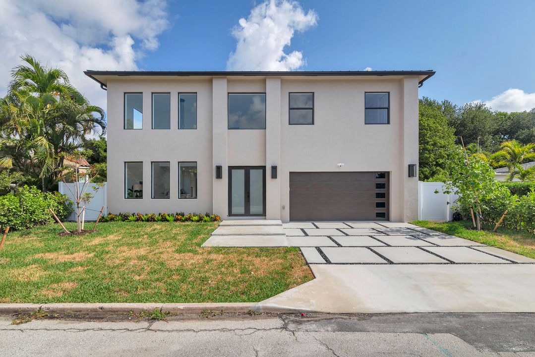 Activo con contrato: $2,800,000 (4 camas, 5 baños, 3133 Pies cuadrados)