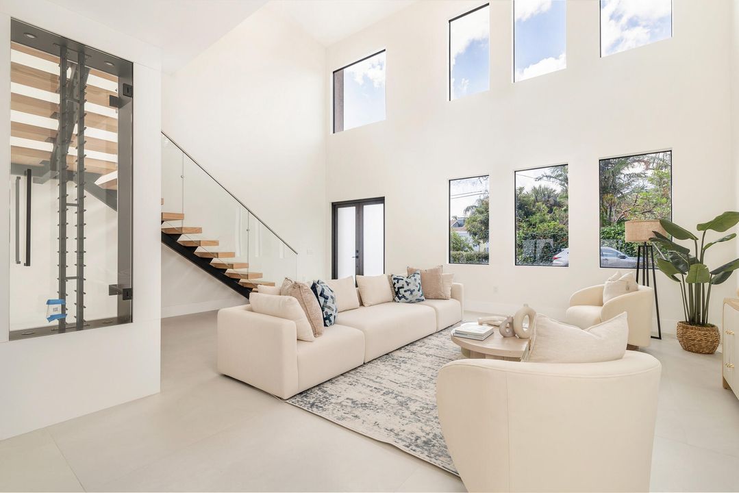 Activo con contrato: $2,800,000 (4 camas, 5 baños, 3133 Pies cuadrados)