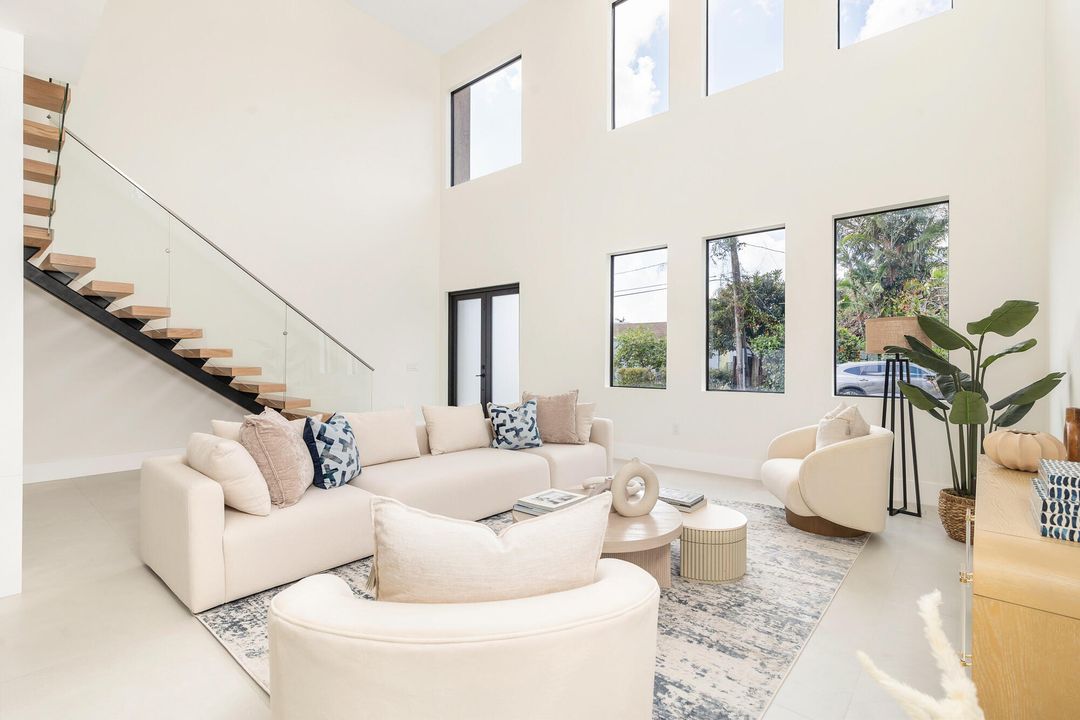 Activo con contrato: $2,800,000 (4 camas, 5 baños, 3133 Pies cuadrados)