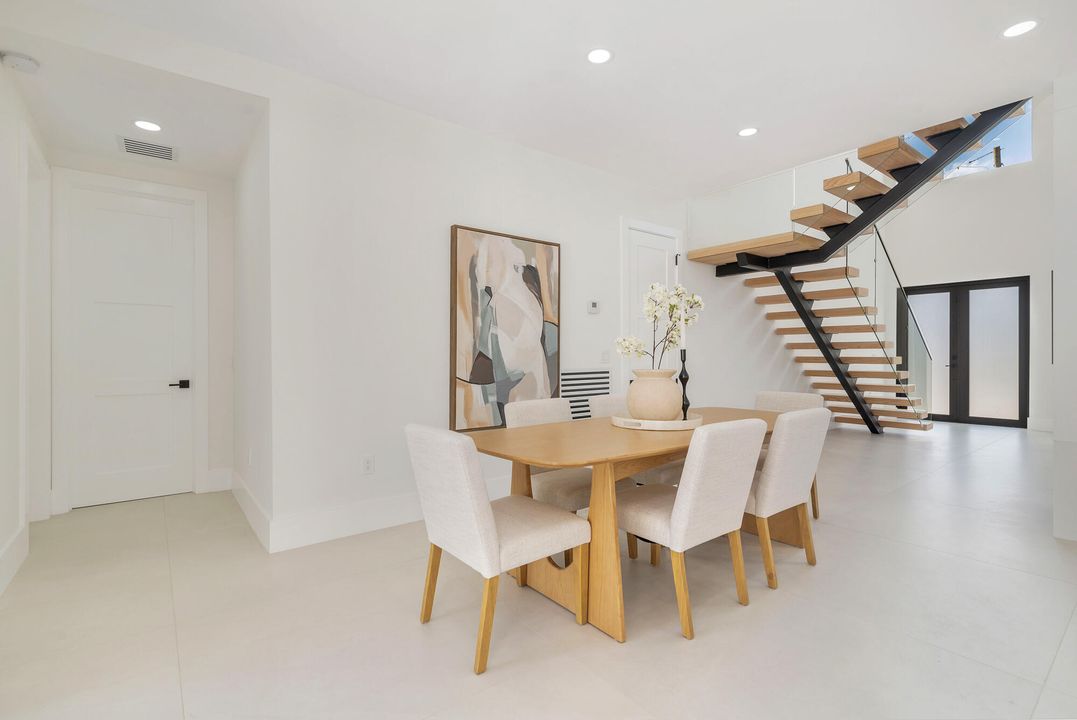 Activo con contrato: $2,800,000 (4 camas, 5 baños, 3133 Pies cuadrados)