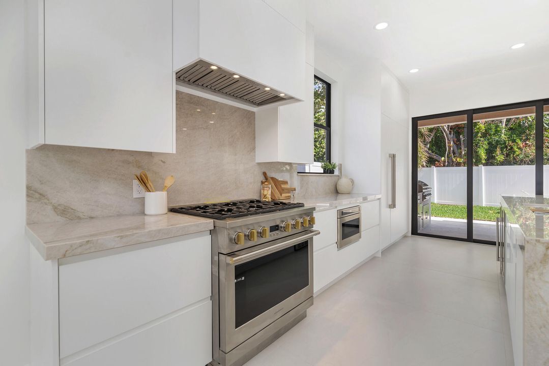 Activo con contrato: $2,800,000 (4 camas, 5 baños, 3133 Pies cuadrados)