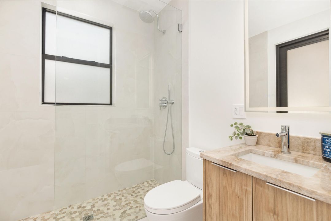 Activo con contrato: $2,800,000 (4 camas, 5 baños, 3133 Pies cuadrados)