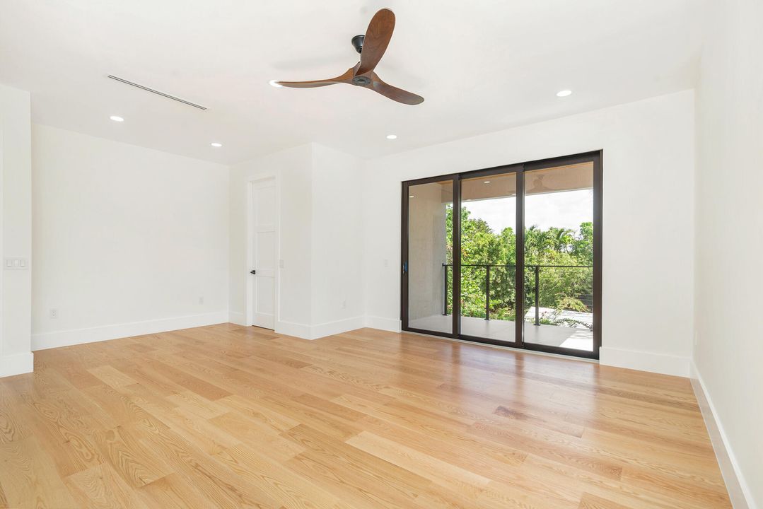 Activo con contrato: $2,800,000 (4 camas, 5 baños, 3133 Pies cuadrados)