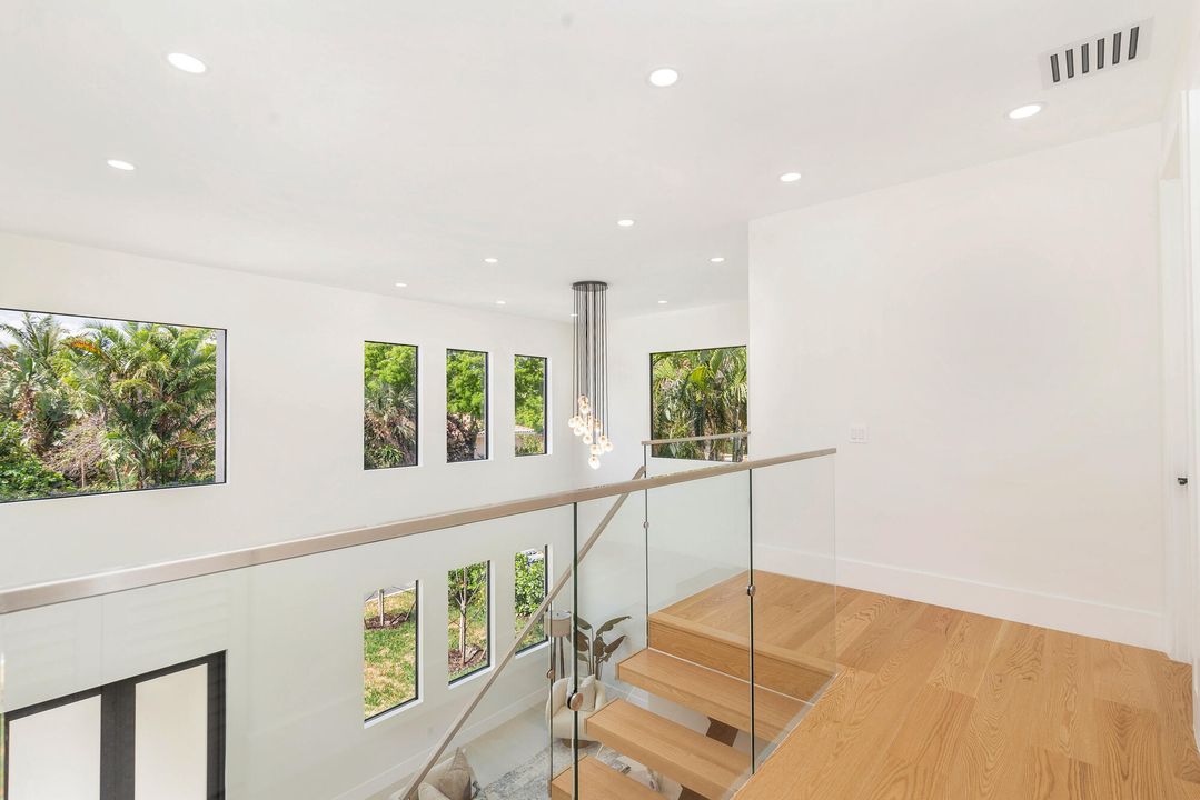 Activo con contrato: $2,800,000 (4 camas, 5 baños, 3133 Pies cuadrados)