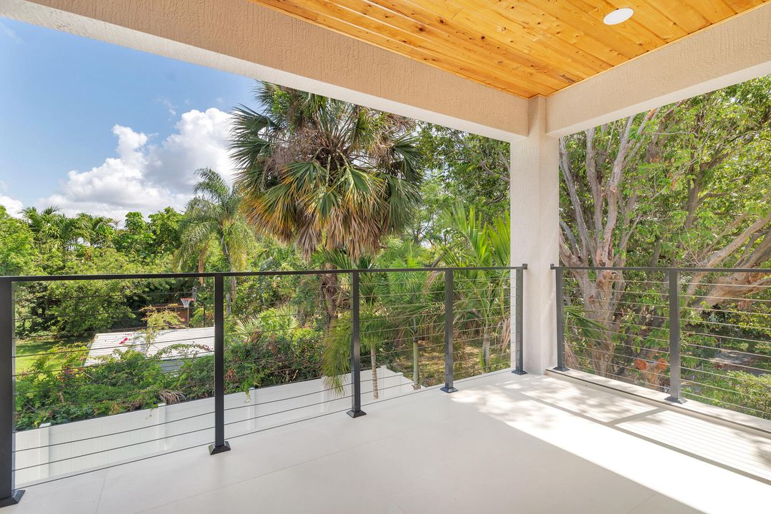 Activo con contrato: $2,800,000 (4 camas, 5 baños, 3133 Pies cuadrados)