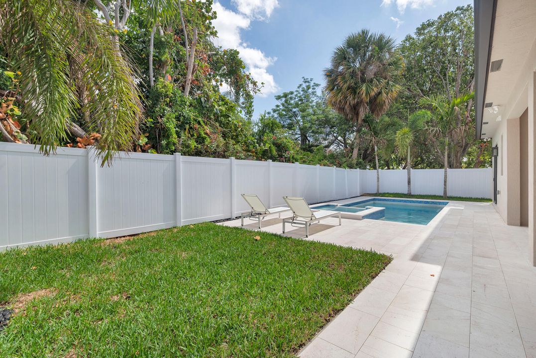 Activo con contrato: $2,800,000 (4 camas, 5 baños, 3133 Pies cuadrados)