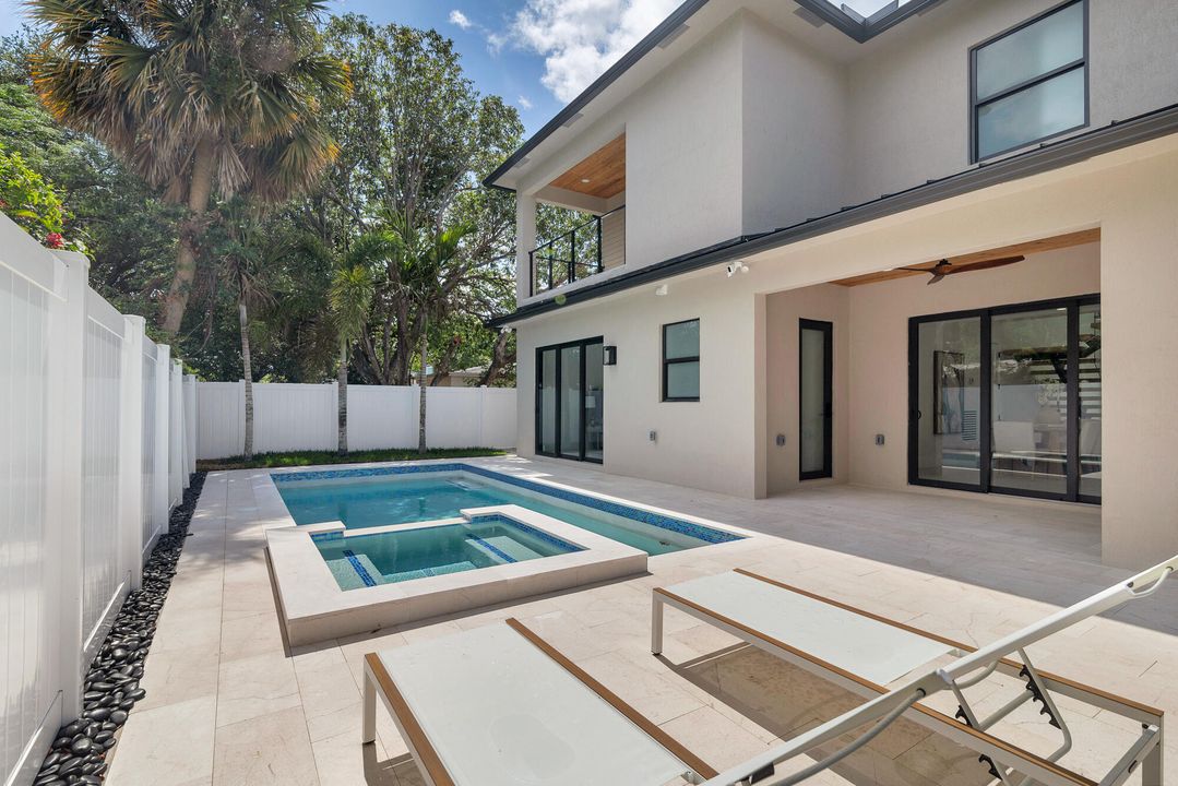 Activo con contrato: $2,800,000 (4 camas, 5 baños, 3133 Pies cuadrados)