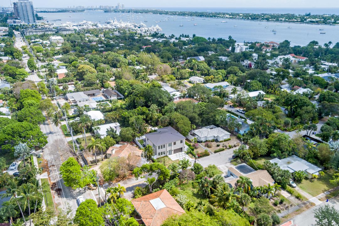 Activo con contrato: $2,800,000 (4 camas, 5 baños, 3133 Pies cuadrados)