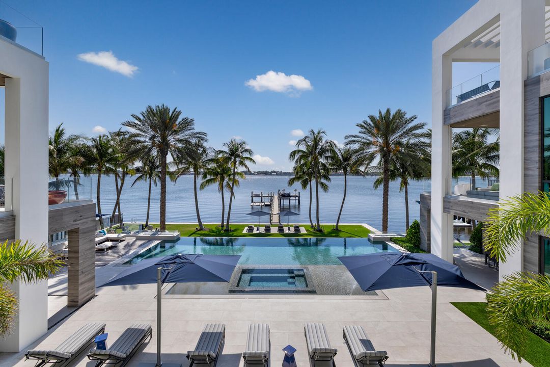 合同活跃: $84,888,000 (6 贝兹, 9 浴室, 16582 平方英尺)