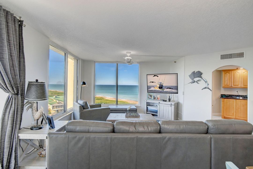 For Sale: $650,000 (2 beds, 2 baths, 1297 Square Feet)