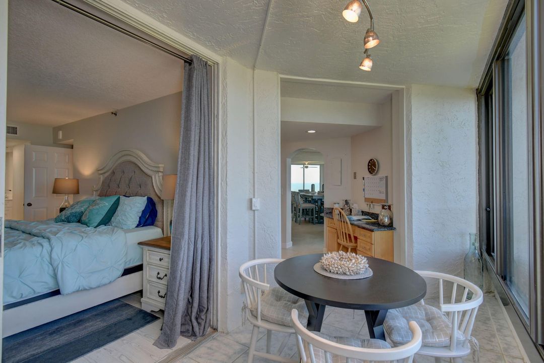 For Sale: $650,000 (2 beds, 2 baths, 1297 Square Feet)