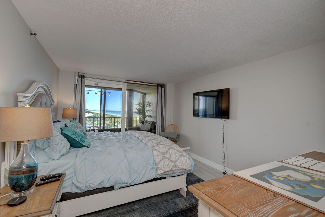 For Sale: $650,000 (2 beds, 2 baths, 1297 Square Feet)